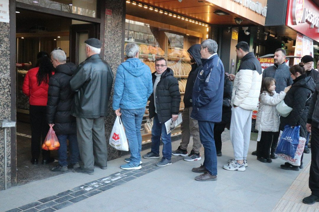 Sakarya’da Ramazan Geleneği: Sıcak Pide İçin Kuyruklar Uzadı! - Sayfa 2