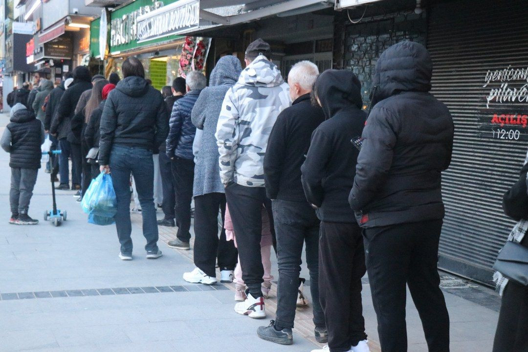 Sakarya’da Ramazan Geleneği: Sıcak Pide İçin Kuyruklar Uzadı! - Sayfa 6