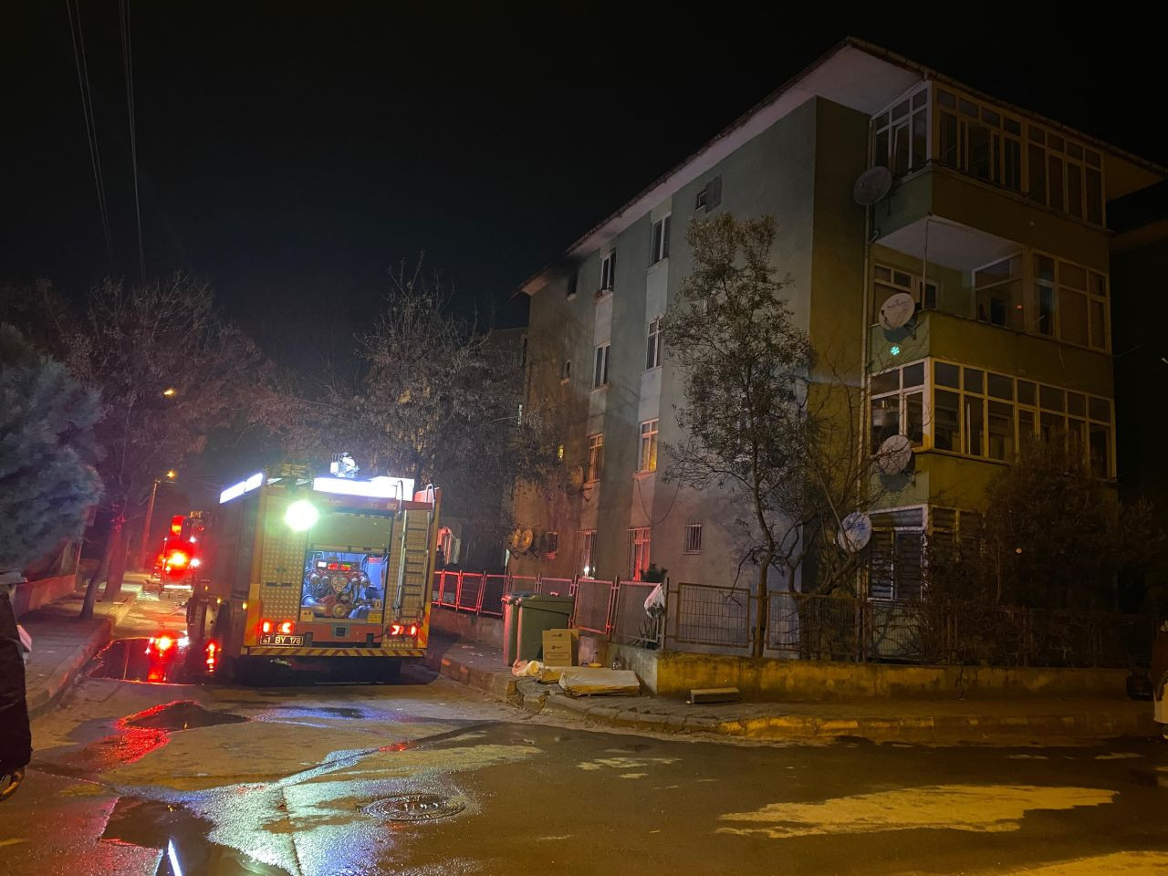 Kocaeli'de 5 Katlı Binada Korkutan Yangın:Sahura Kalkan Aile Fark Etti - Sayfa 2