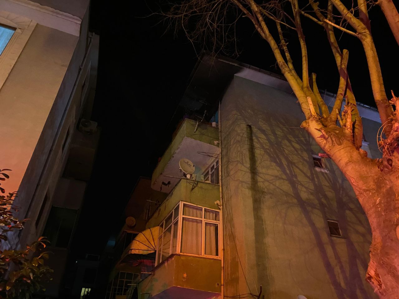 Kocaeli'de 5 Katlı Binada Korkutan Yangın:Sahura Kalkan Aile Fark Etti - Sayfa 3