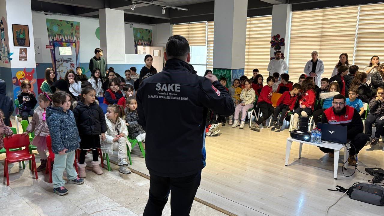 Miniklere Afet Bilinci Eğitimi: Öğrenciler Arama Kurtarma Tatbikatında - Sayfa 1