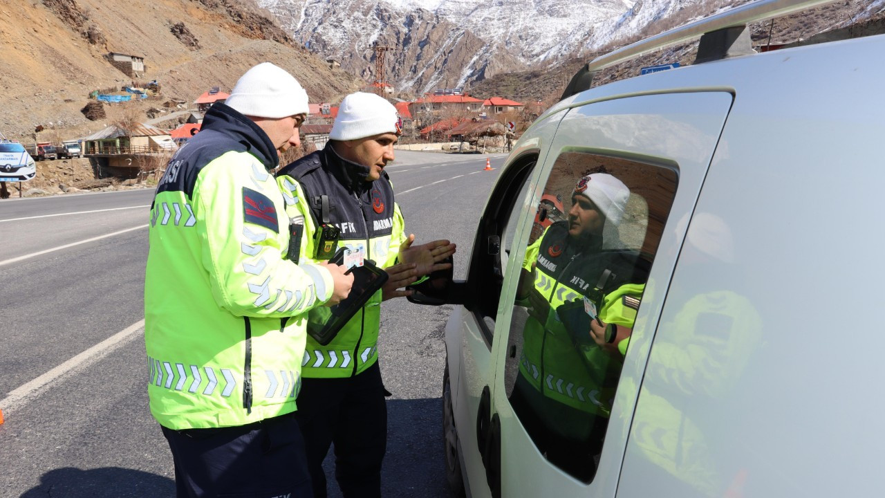Hakkari’de Yolcu Otobüslerine Sivil Trafik Denetimi