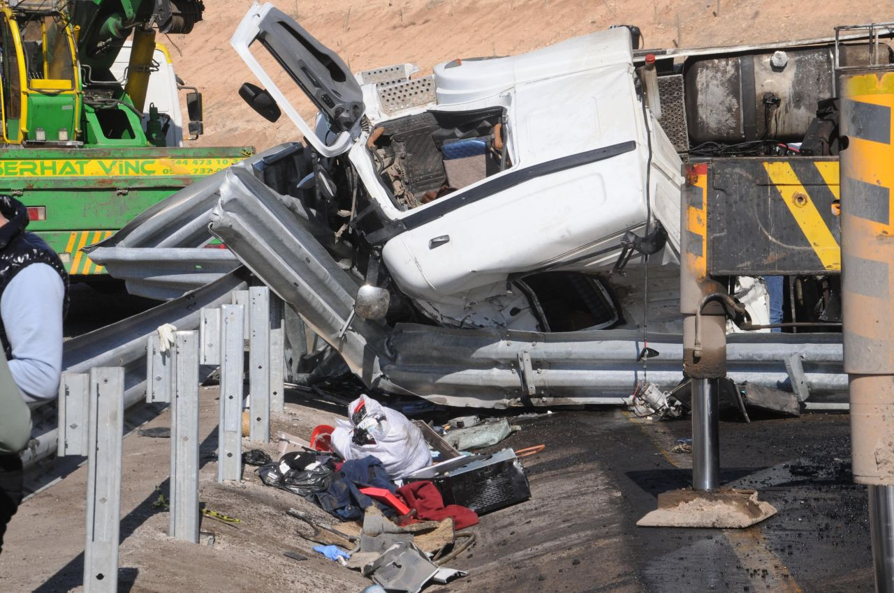 Şırnak’ta Freni Boşalan Tır Devrildi: Sürücü Hayatını Kaybetti - Sayfa 5
