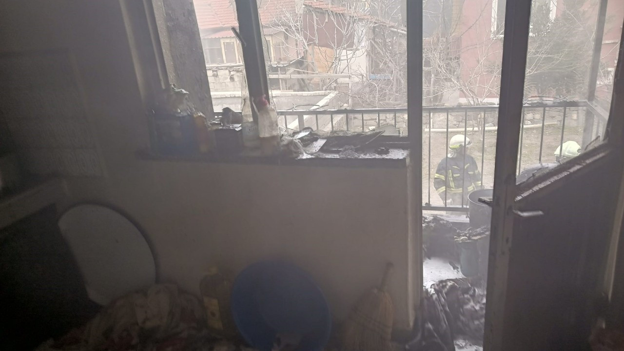 Isparta’da 2 Katlı Evde Yangın! Mutfak ve Bir Oda Küle Döndü