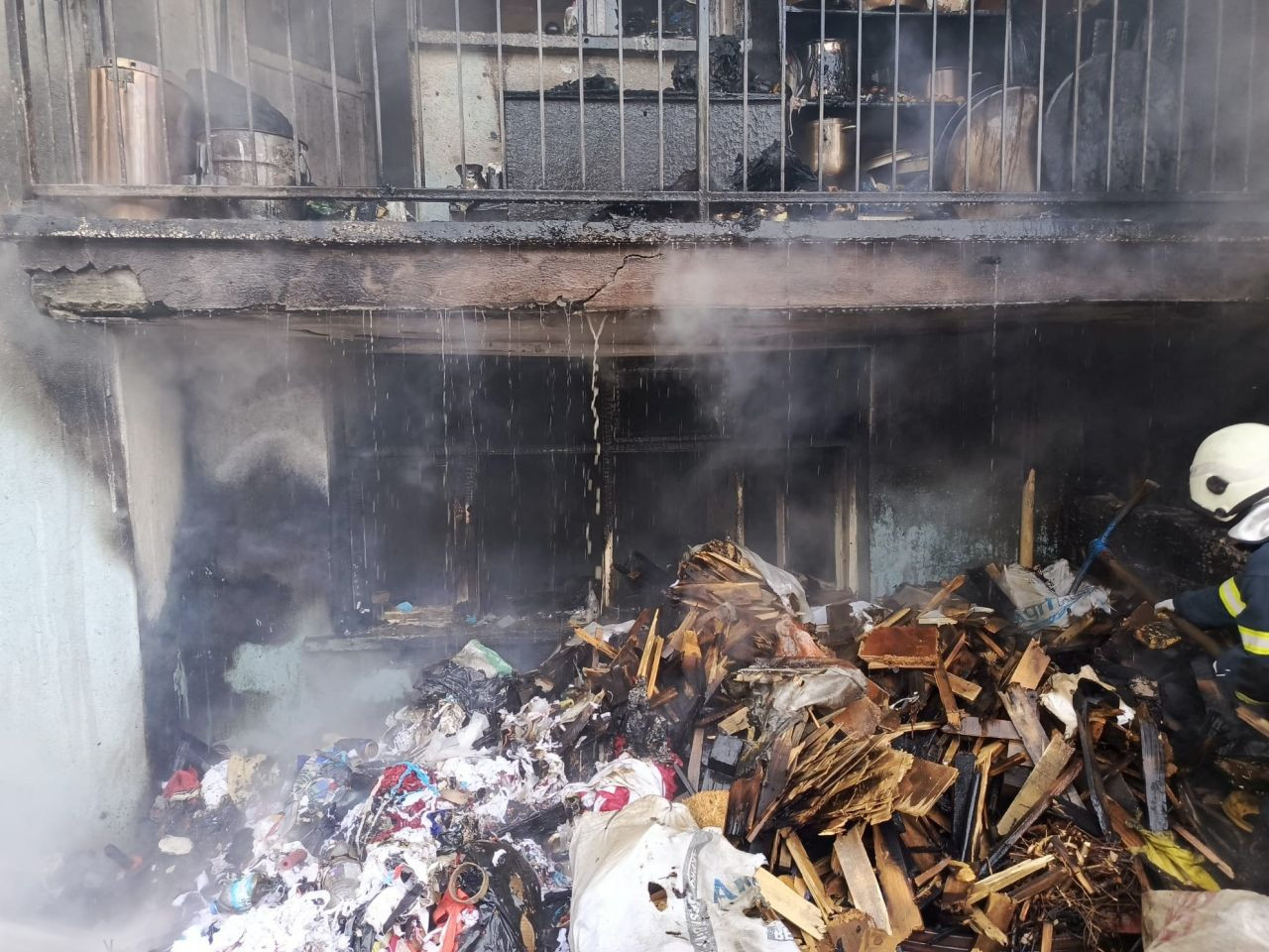 Isparta’da 2 Katlı Evde Yangın! Mutfak ve Bir Oda Küle Döndü - Sayfa 2