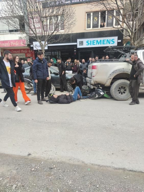 Bursa’da Devrilen Motosiklet Aracın Altına Girdi: 1 Yaralı - Sayfa 1