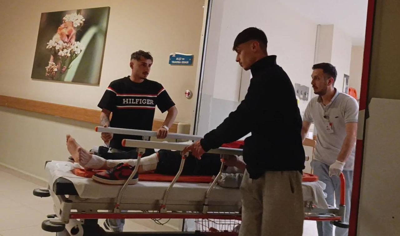 Bursa’da Motosiklet Park Halindeki Otomobillere Çarptı: 2 Yaralı - Sayfa 3