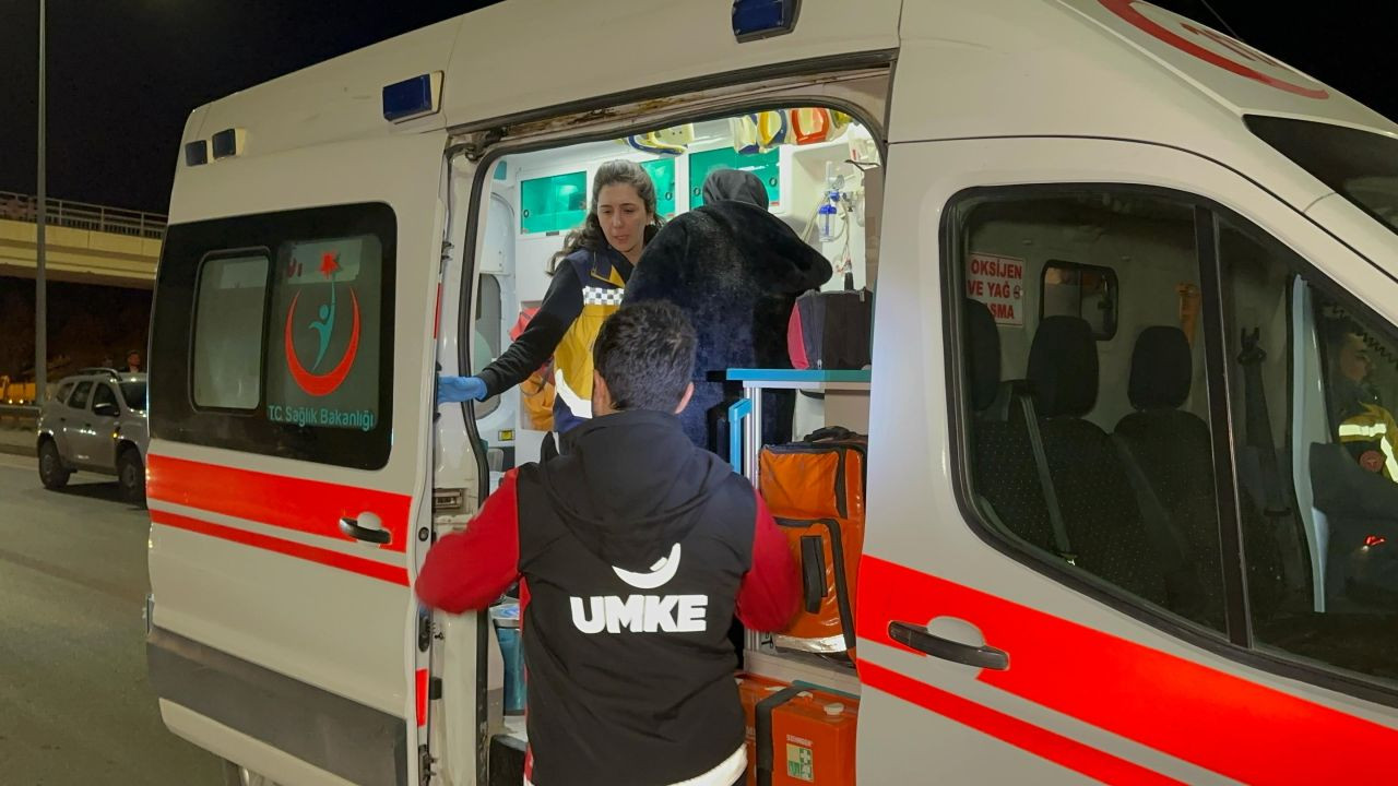 Adıyaman’da Otomobil Bariyerlere Çarptı: 2 Kişi Yaralandı - Sayfa 4