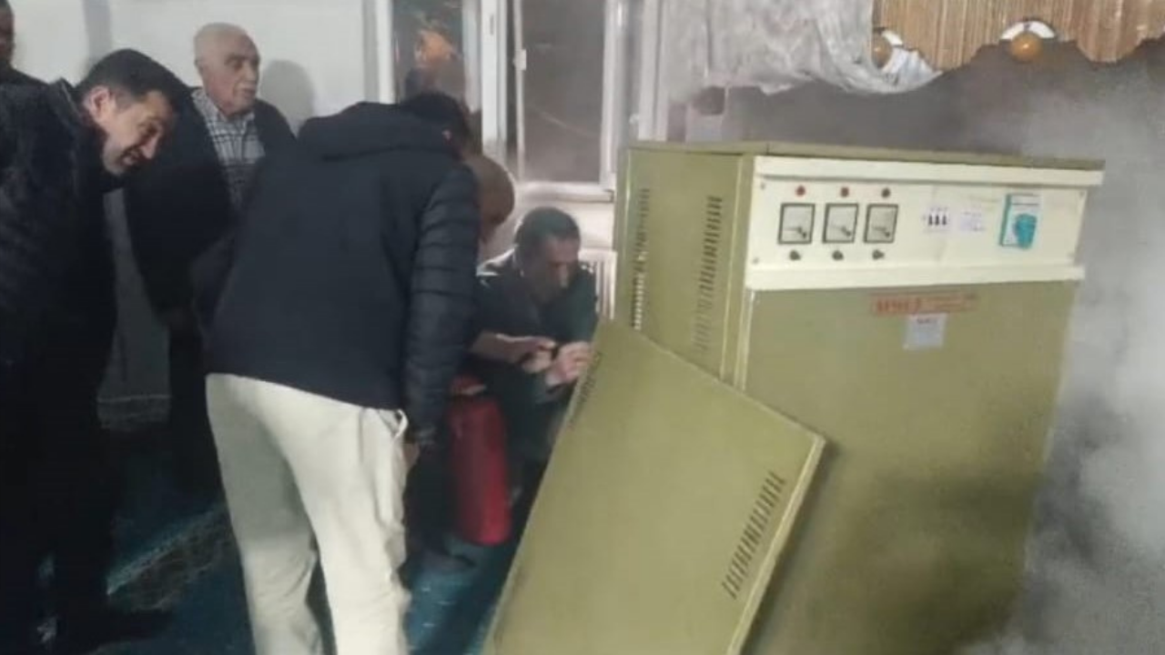 Batman’da Cami Yangını! Teravih Namazı Yarıda Kaldı