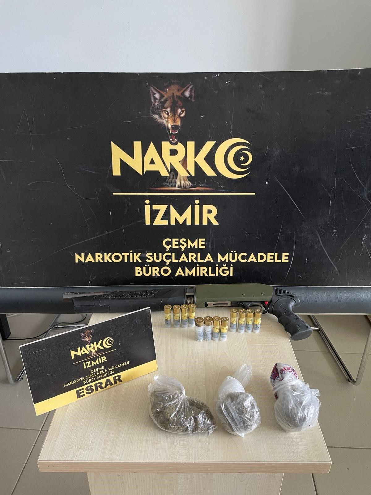 İzmir’de Zehir Tacirlerine Büyük Darbe! 18 Şüpheli Gözaltında - Sayfa 1