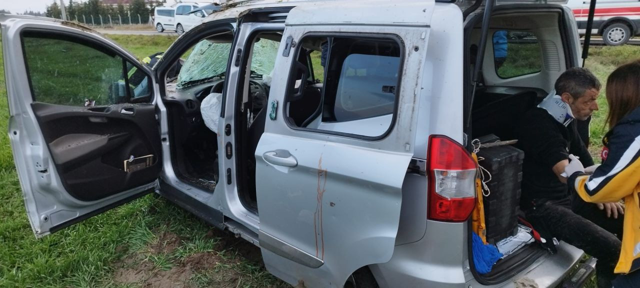 Tekirdağ’da Hafif Ticari Araç Takla Attı! 4 Kişi Yaralandı - Sayfa 2