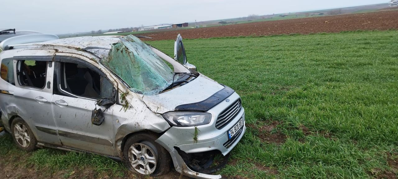 Tekirdağ’da Hafif Ticari Araç Takla Attı! 4 Kişi Yaralandı - Sayfa 1