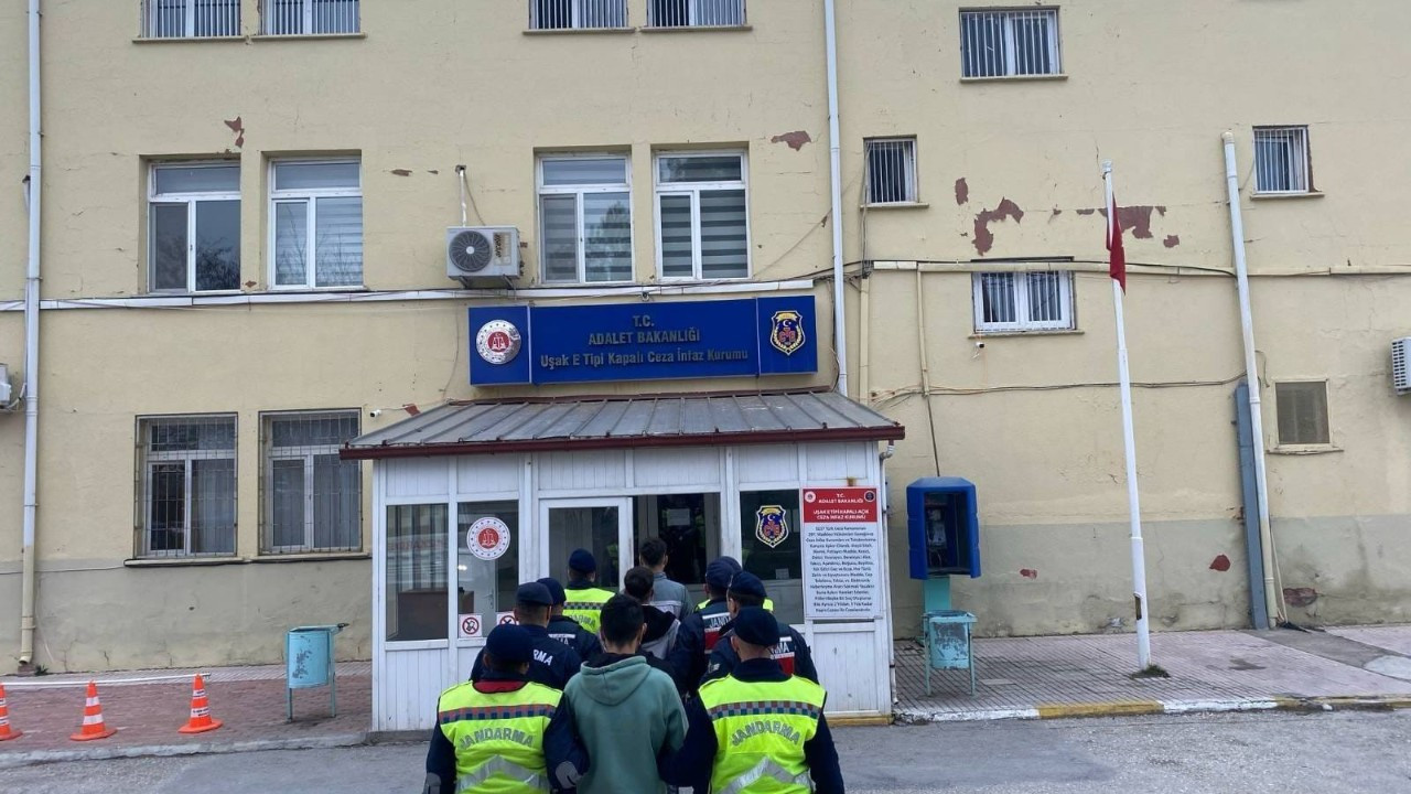 Uşak’ta Traktör Hırsızları Kıskıvrak Yakalandı! 4 Kişi Tutuklandı