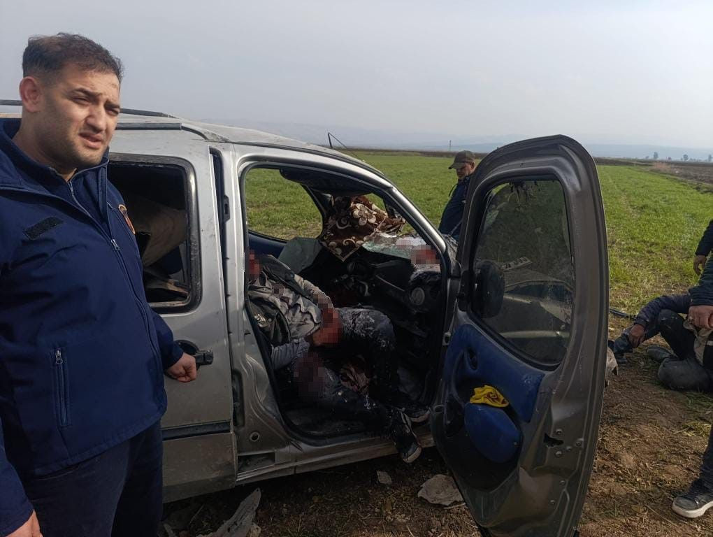 Hatay’da Hafif Ticari Araç Tarlaya Uçtu! 1’i Ağır 3 Yaralı - Sayfa 5