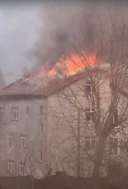 Zonguldak’ta İftar Saatinde Korkutan Yangın! 3 Katlı Evin Çatısı Küle Döndü - Sayfa 1