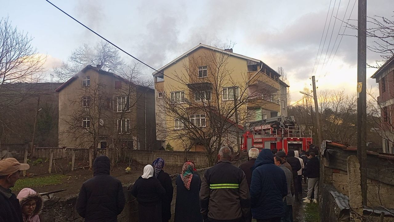 Zonguldak’ta İftar Saatinde Korkutan Yangın! 3 Katlı Evin Çatısı Küle Döndü - Sayfa 3