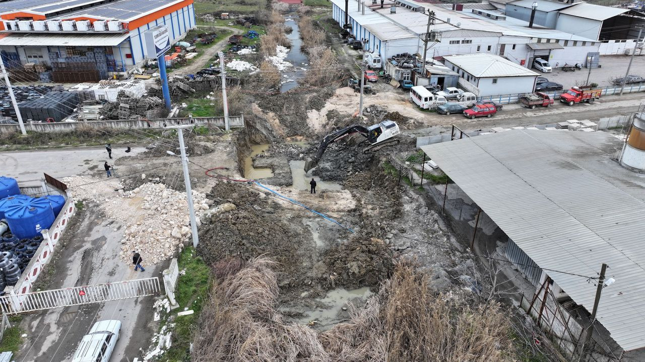 Geyve'de Ulaşımda Devrim: Büyükşehir Belediyesi Menfezi Baştan Sona Yeniliyor! - Sayfa 4