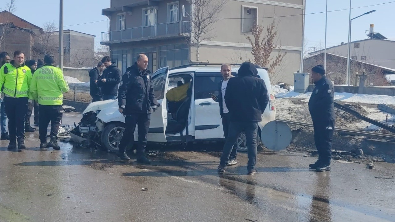 Erzurum Aşkale’de Trafik Kazası: 2 Kişi Yaralandı