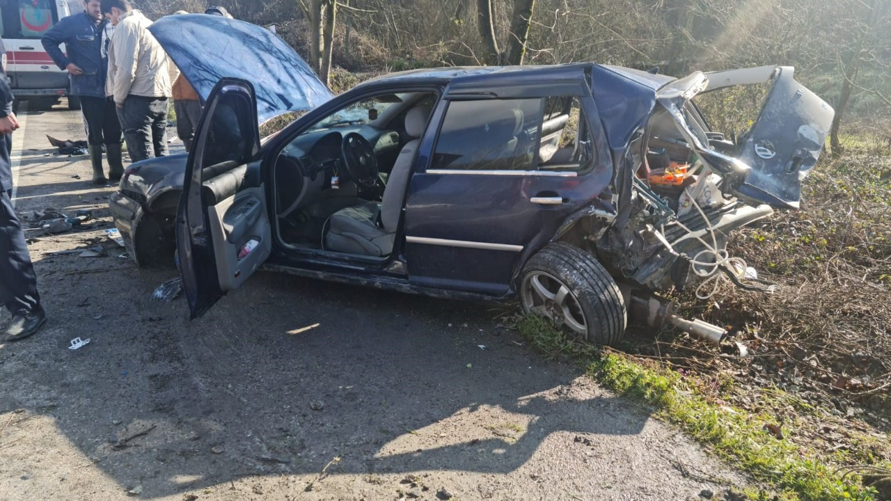 Zonguldak’ta Trafik Kazası: Lastiği Patlayan Otomobile Kamyonet Çarptı, 3 Yaralı