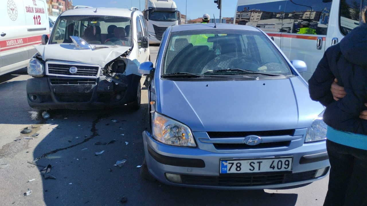 Karabük’te Peş Peşe Trafik Kazaları: 6 Kişi Yaralandı