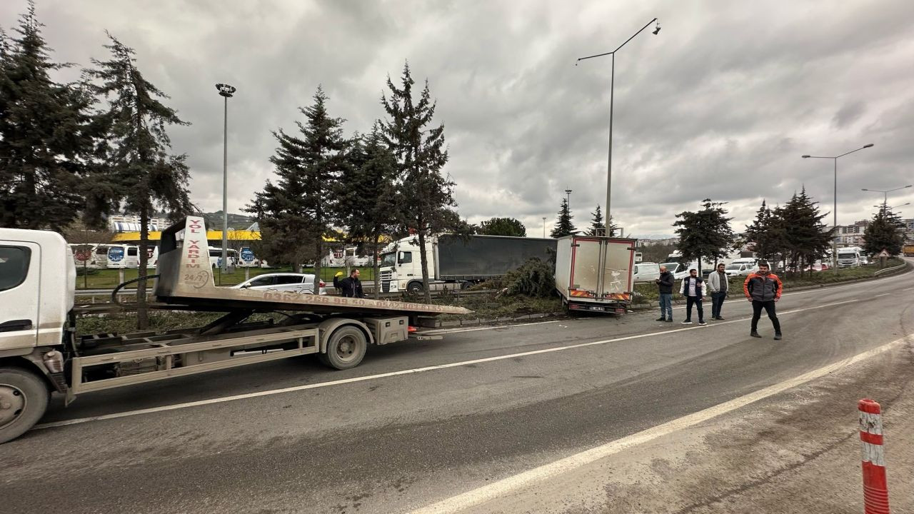 Samsun’da Tır Kamyonete Çarptı: Sürücü Yaralandı - Sayfa 1