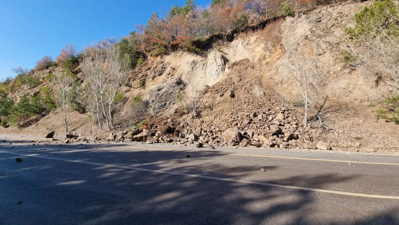 Domaniç-İnegöl Yolunda Heyelan Tehlikesi: Taş Düşmeleri Sürüyor - Sayfa 2