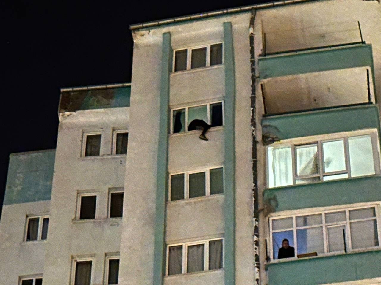 Kayseri’de 14. Kat Penceresine Çıkan Şahıs İkna Edildi - Sayfa 5