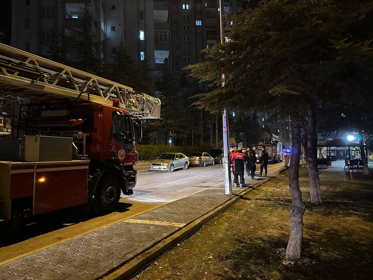 Kayseri’de 14. Kat Penceresine Çıkan Şahıs İkna Edildi - Sayfa 4