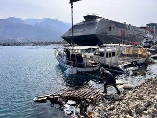Kuvvetli Fırtınayla Alabora Olan Tekne Vinçle Kurtarıldı - Sayfa 7