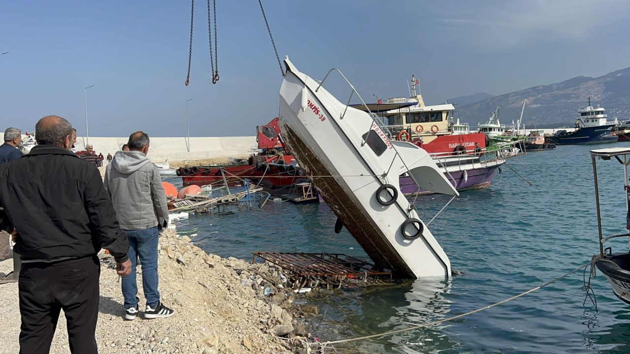 Kuvvetli Fırtınayla Alabora Olan Tekne Vinçle Kurtarıldı - Sayfa 4