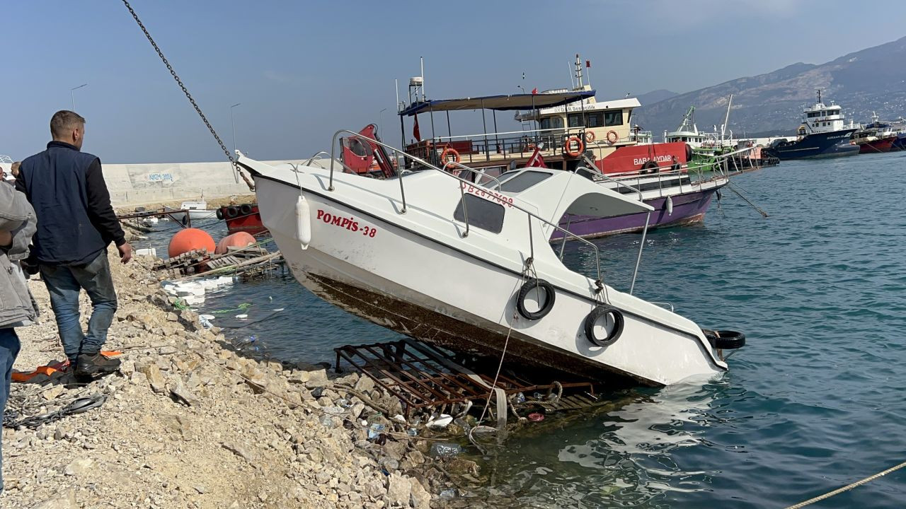 Kuvvetli Fırtınayla Alabora Olan Tekne Vinçle Kurtarıldı - Sayfa 5