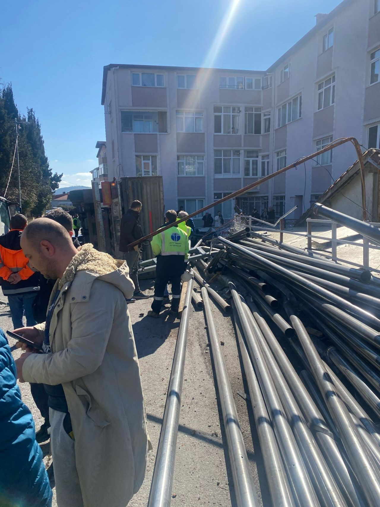 Sarıyer'de Freni Patlayan Demir Yüklü Tır Devrildi: 1 Yaralı - Sayfa 4