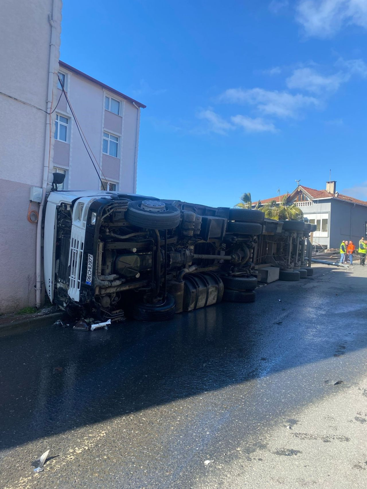 Sarıyer'de Freni Patlayan Demir Yüklü Tır Devrildi: 1 Yaralı - Sayfa 6