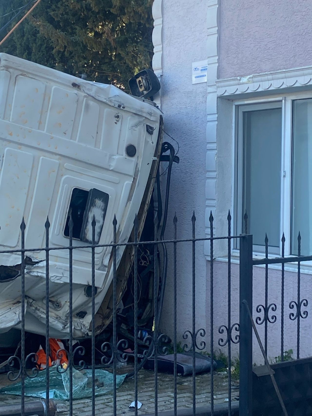 Sarıyer'de Freni Patlayan Demir Yüklü Tır Devrildi: 1 Yaralı - Sayfa 7