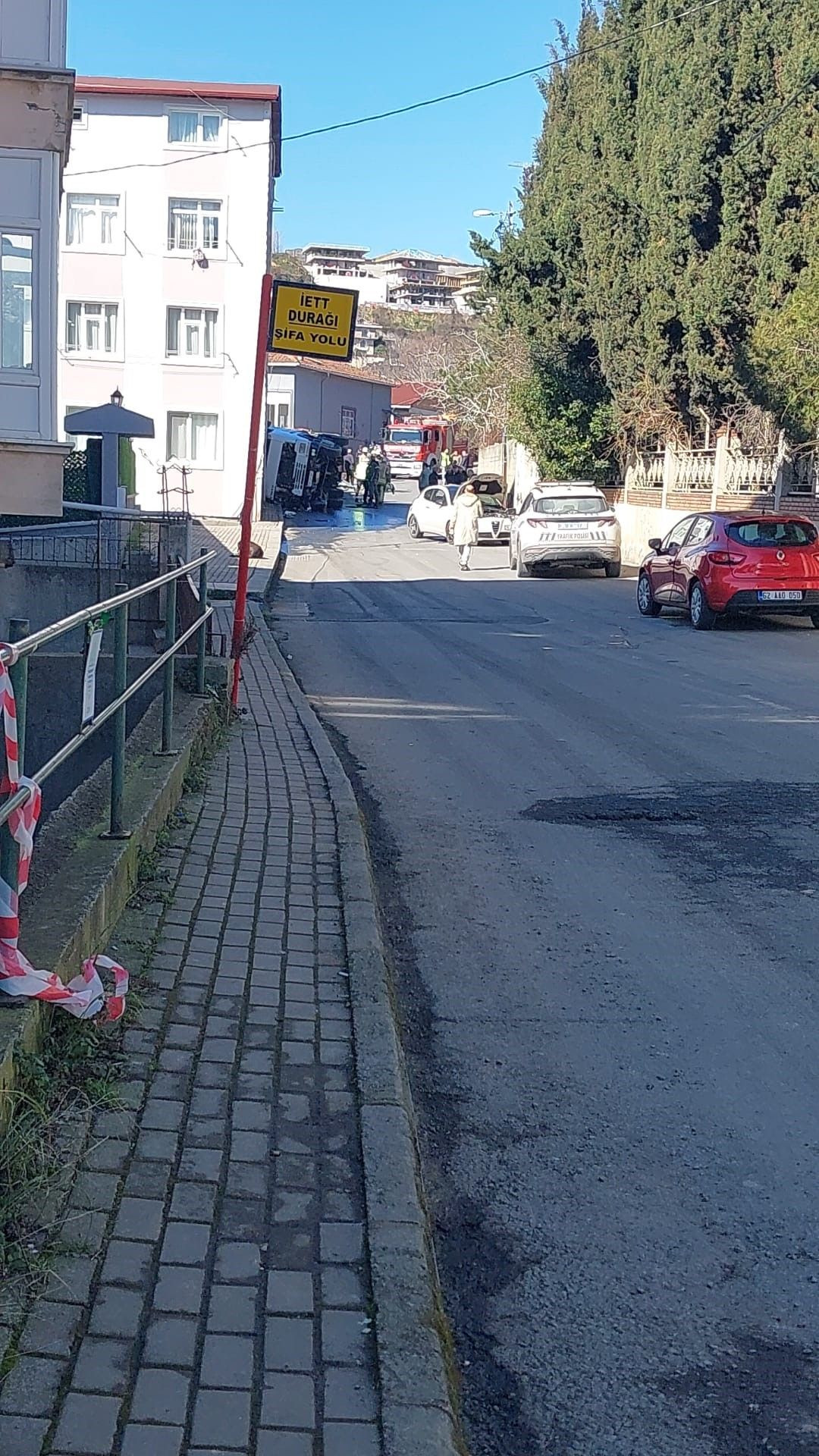 Sarıyer'de Freni Patlayan Demir Yüklü Tır Devrildi: 1 Yaralı - Sayfa 8