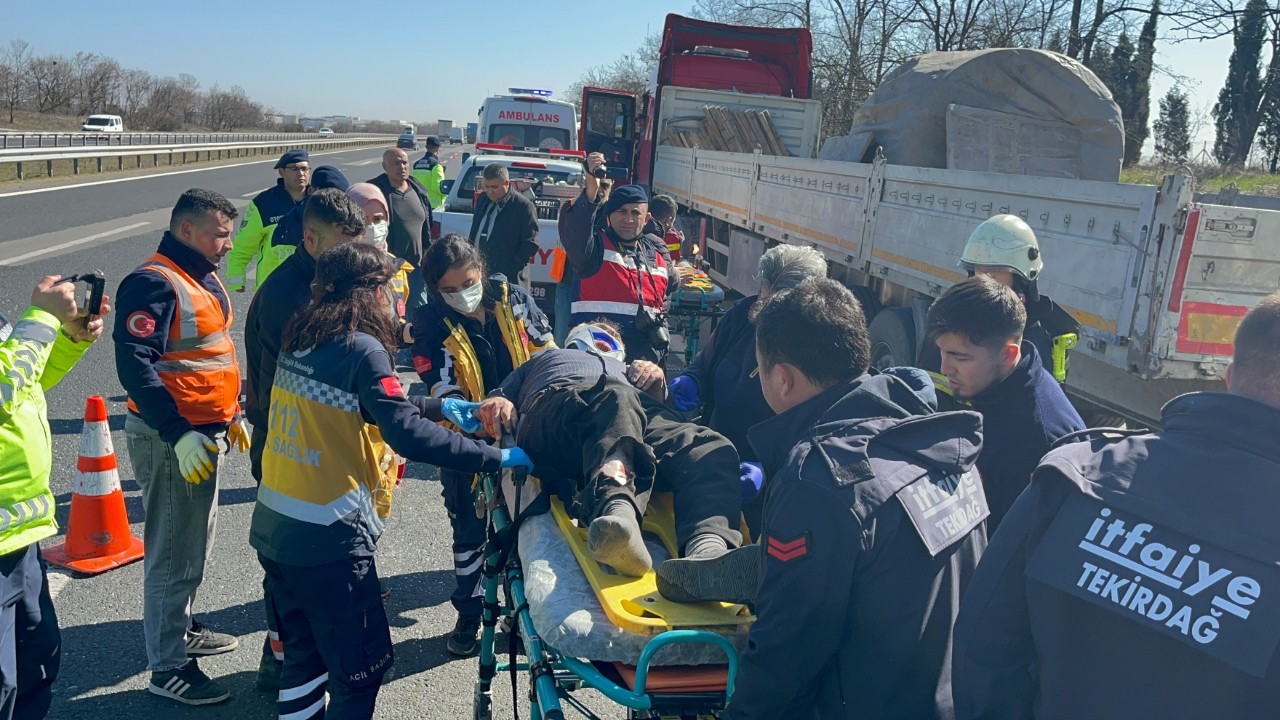 Otoyolda Trajik Kaza: Kamyon İle Tır Dorsesi Arasında Kalan Şoför Hayatını Kaybetti!