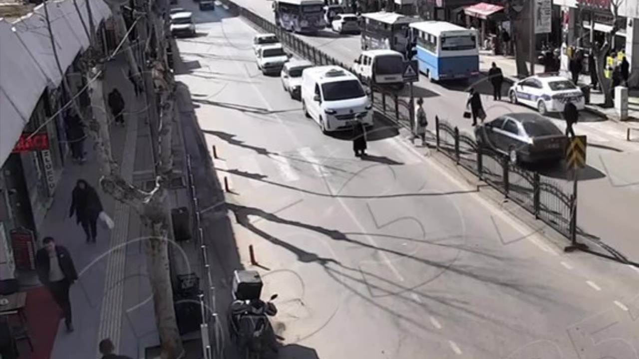 Amasya’da Yaya Geçidinde Kadına Otomobil Çarptı! O Anlar Kamerada