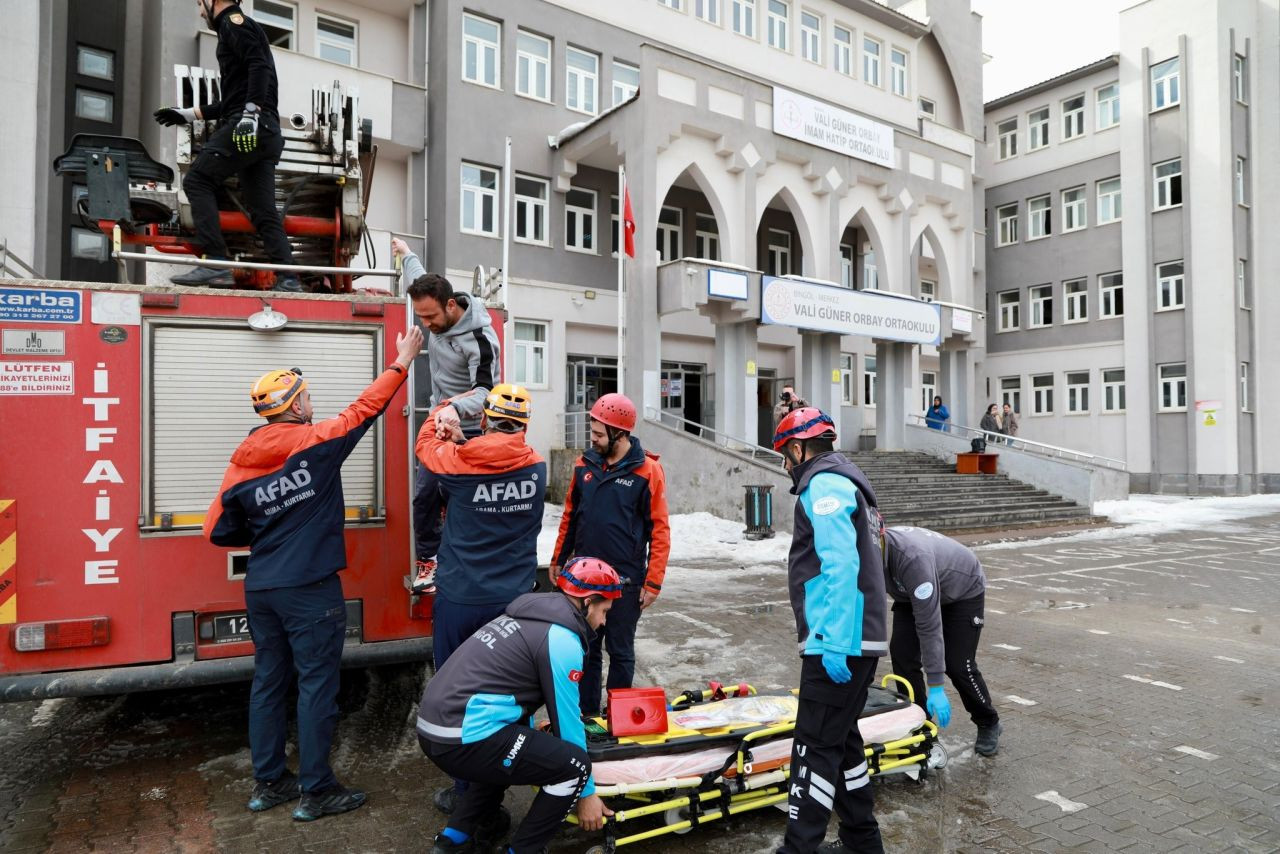 Bingöl’de Binlerce Öğrenciye Deprem ve Yangın Tatbikatı - Sayfa 4