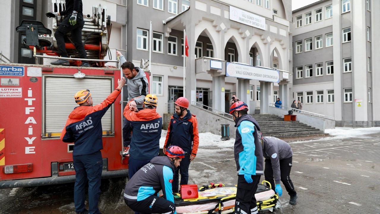 Bingöl’de Binlerce Öğrenciye Deprem ve Yangın Tatbikatı
