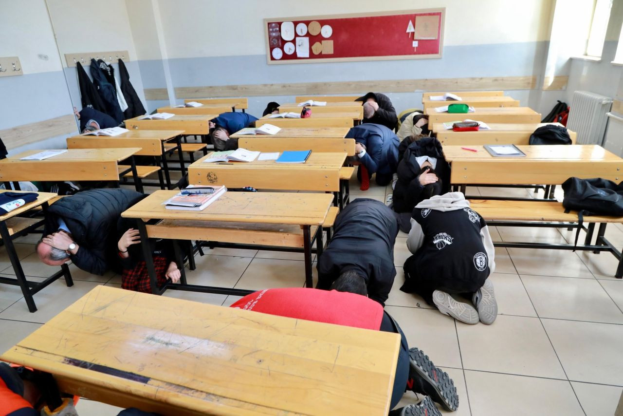 Bingöl’de Binlerce Öğrenciye Deprem ve Yangın Tatbikatı - Sayfa 3