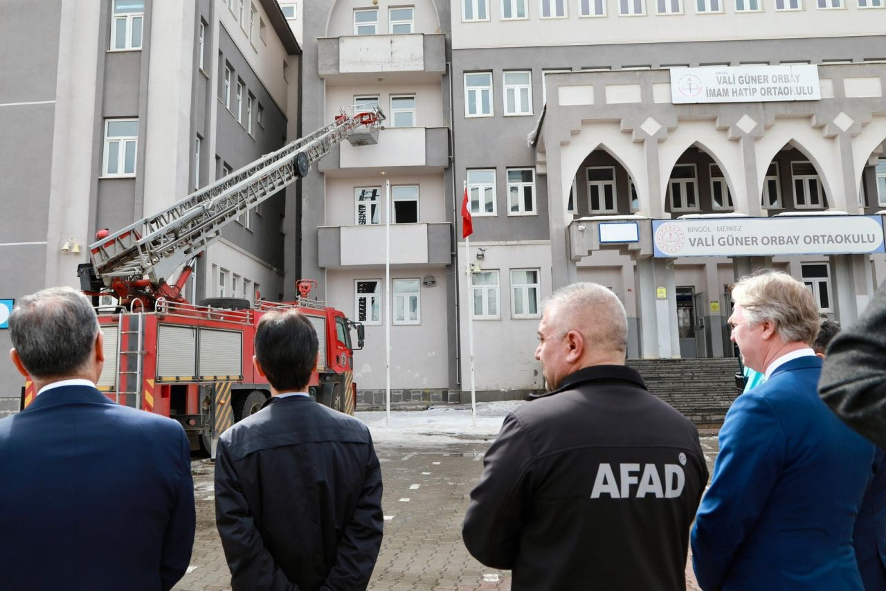 Bingöl’de Binlerce Öğrenciye Deprem ve Yangın Tatbikatı - Sayfa 1