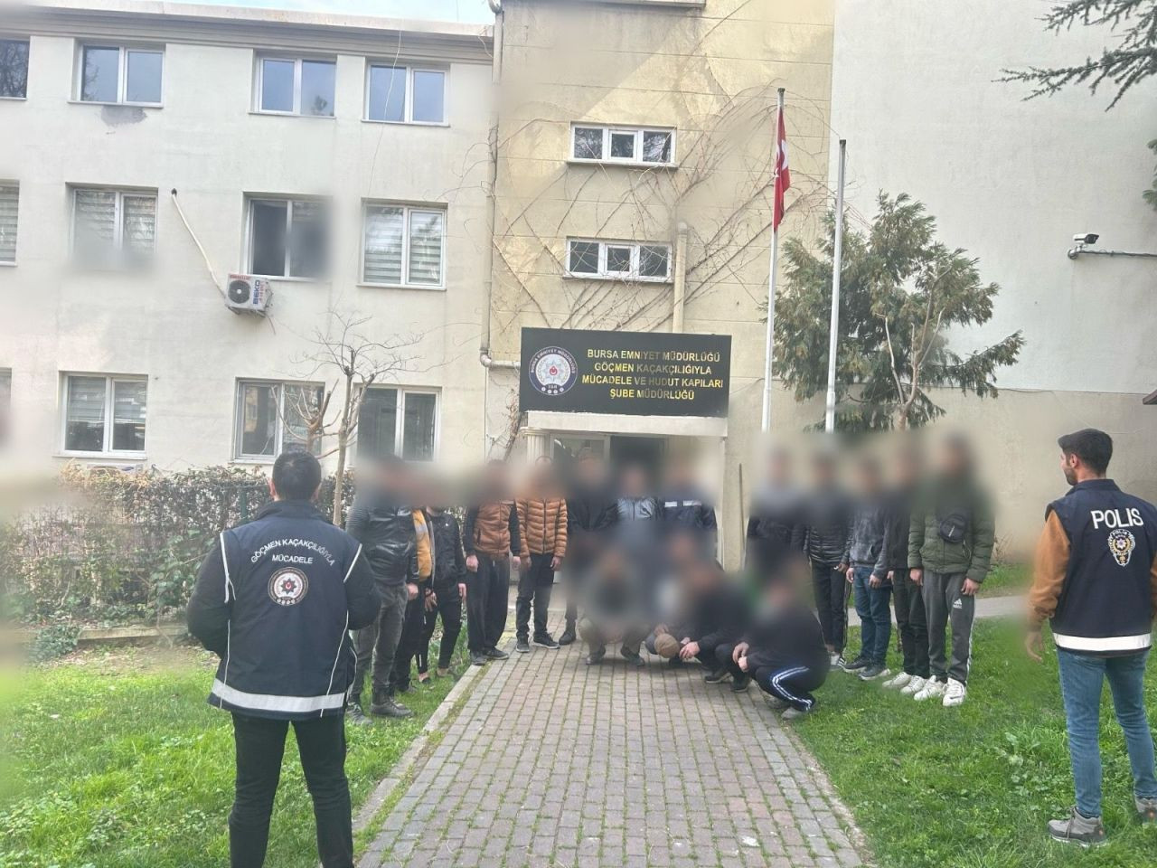 Bursa’da Kaçak Göçmen Operasyonu: 18 Göçmen Yakalandı - Sayfa 3