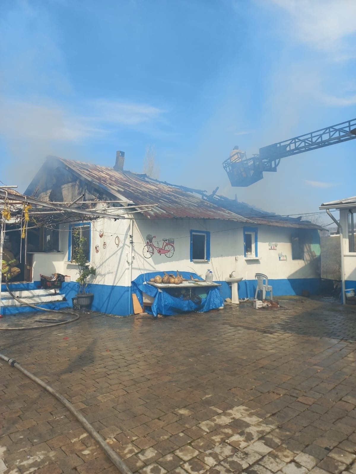 Gönen’de Ahşap Ev Alevlere Teslim Oldu, Mahallede Panik Yaşandı - Sayfa 3