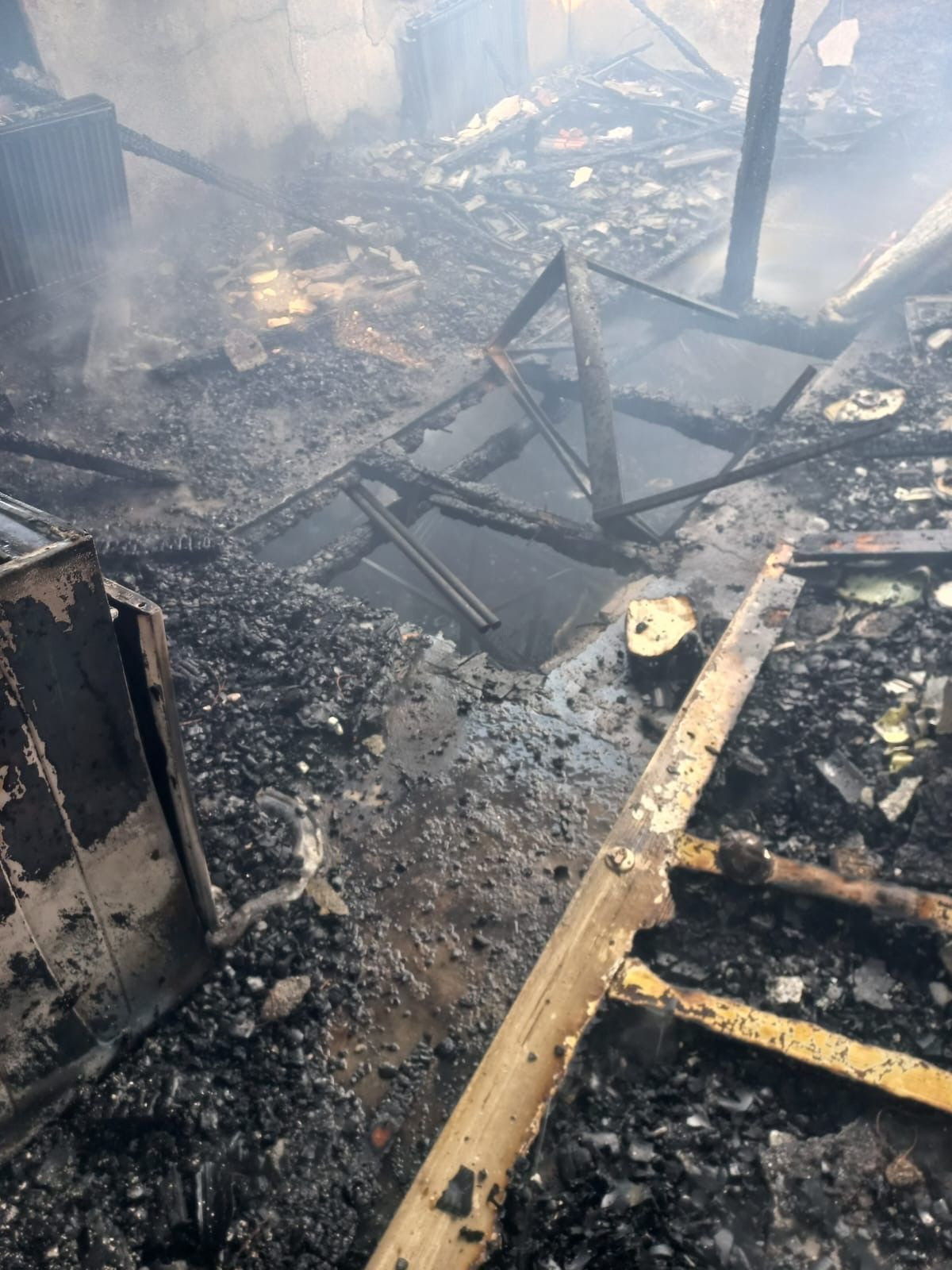 Gönen’de Ahşap Ev Alevlere Teslim Oldu, Mahallede Panik Yaşandı - Sayfa 4