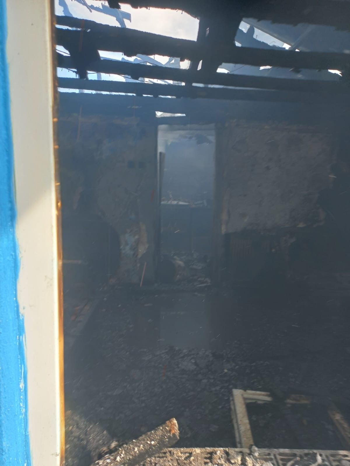 Gönen’de Ahşap Ev Alevlere Teslim Oldu, Mahallede Panik Yaşandı - Sayfa 1