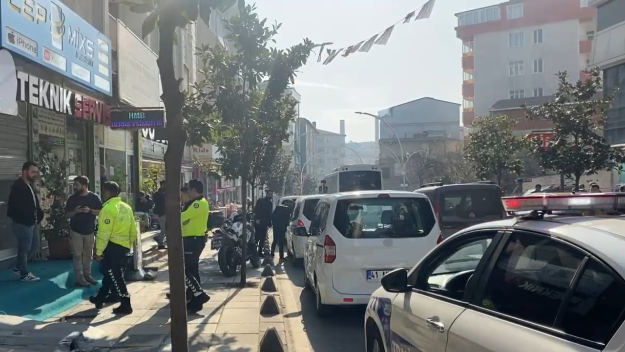 Kocaeli’de Şaka Kanlı Bitti! Arkadaşını Tabancayla Vurdu