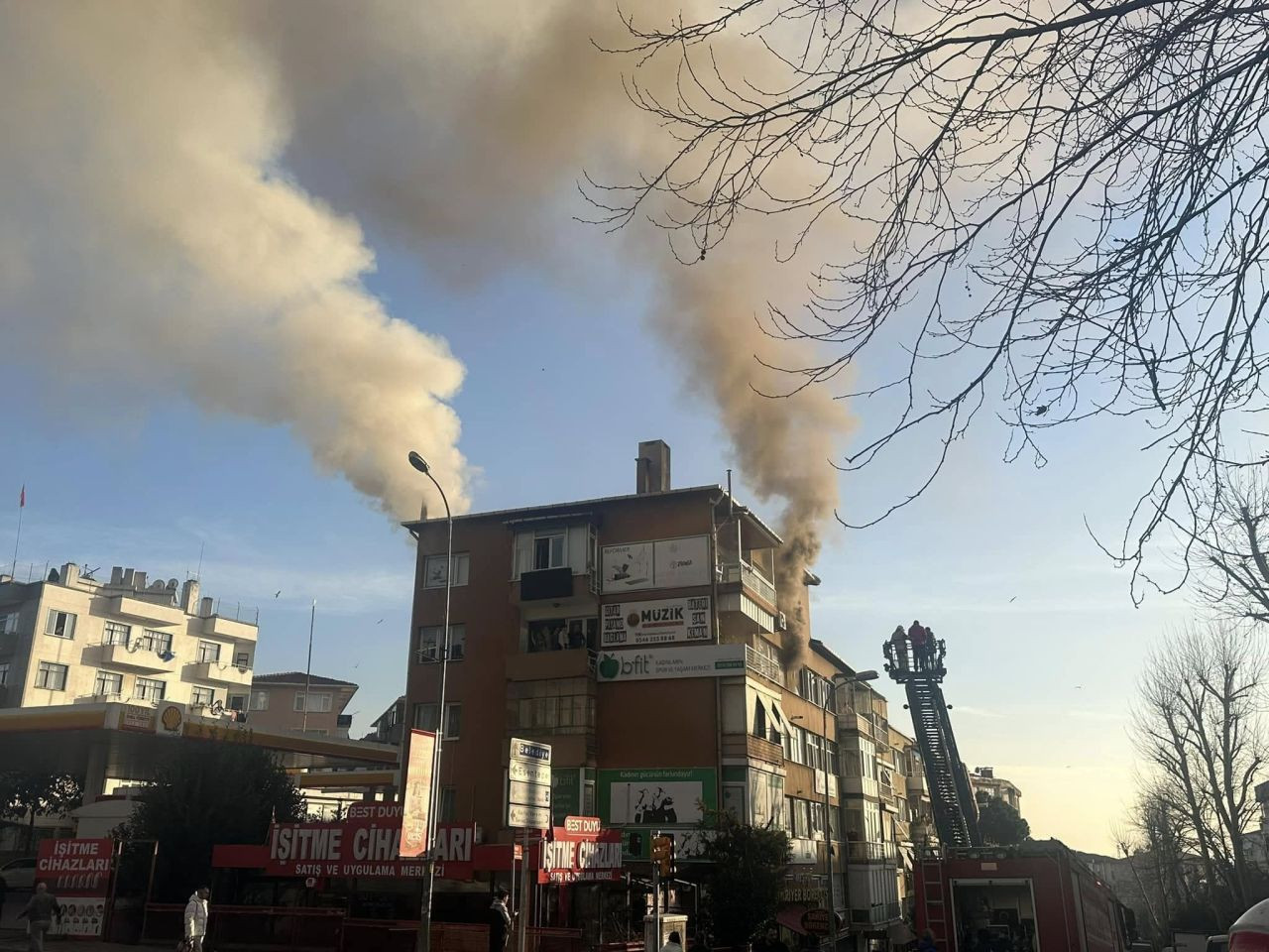 Kartal’da Müzik Atölyesinde Yangın! Alevler Paniğe Neden Oldu - Sayfa 2