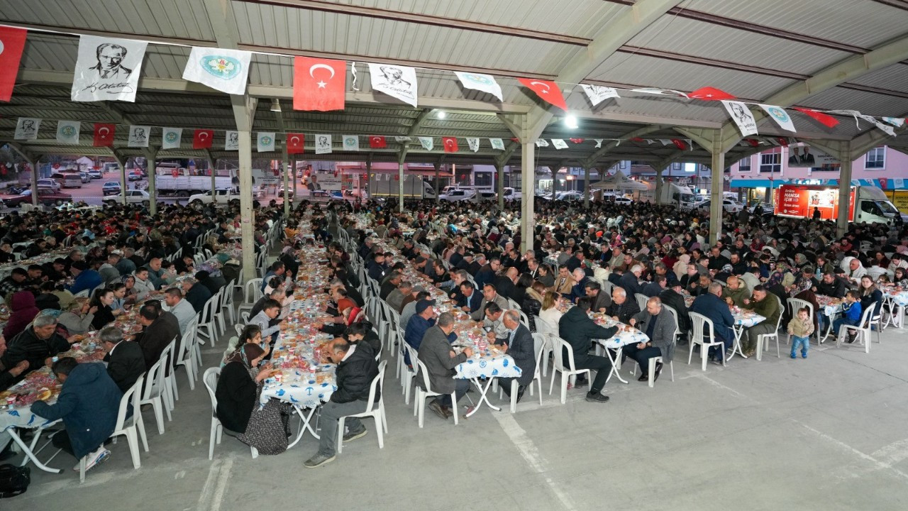 Gölmarmara’da 2 Bin Kişilik İftar Sofrası Kuruldu