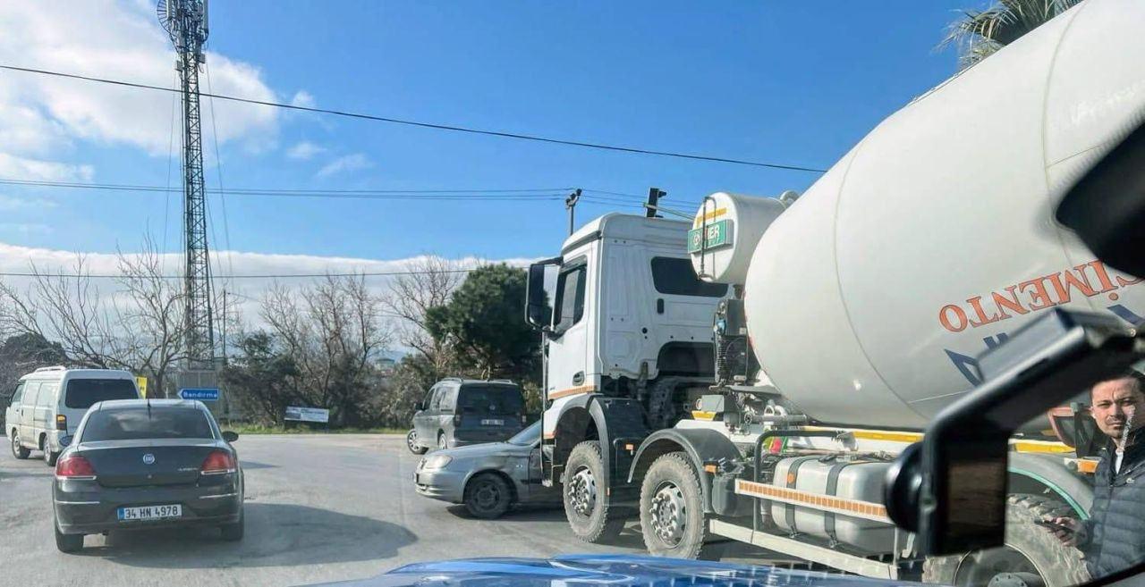 Balıkesir’de Beton Mikseri ile Otomobil Çarpıştı! - Sayfa 2