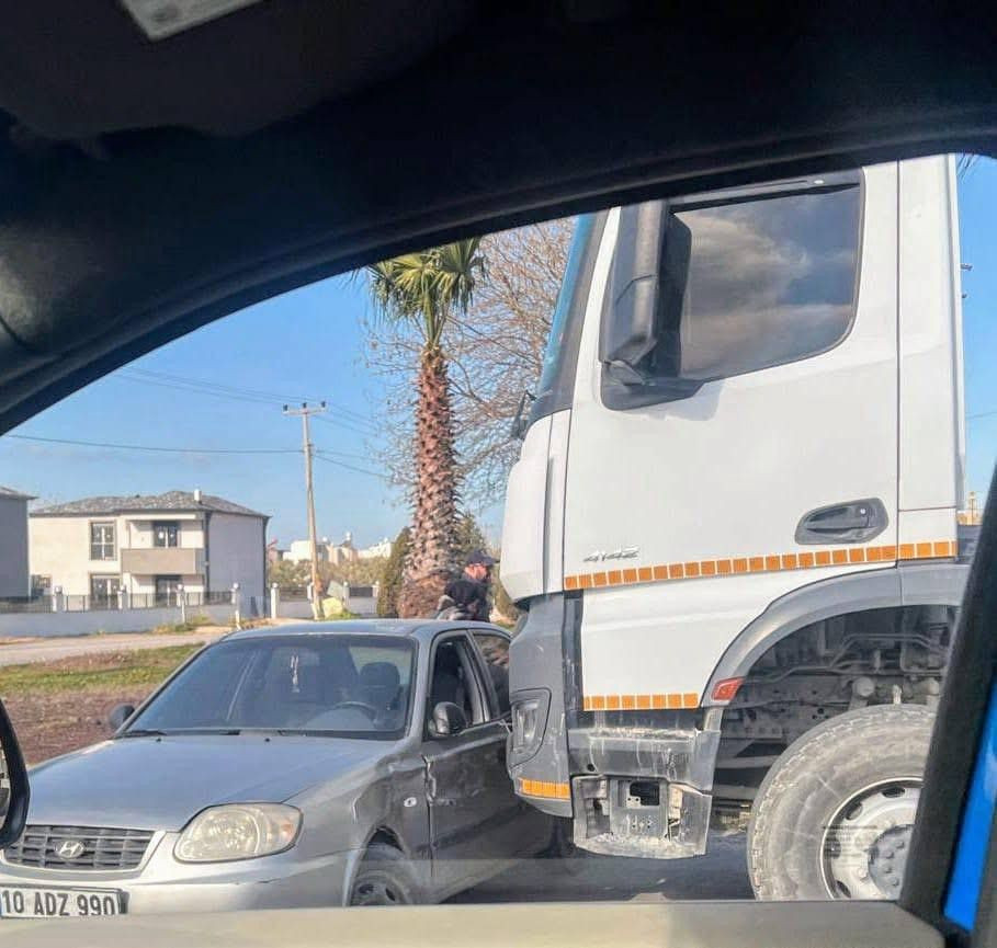 Balıkesir’de Beton Mikseri ile Otomobil Çarpıştı! - Sayfa 3